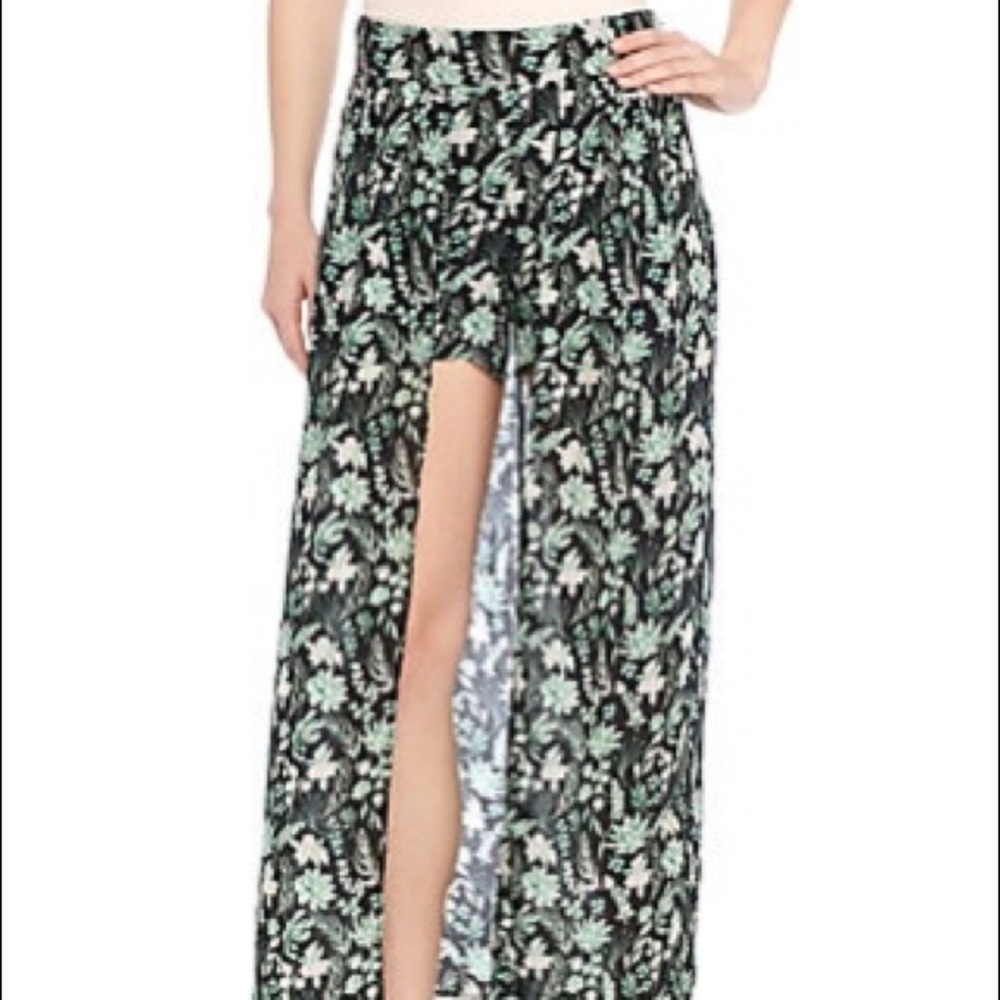 Kaari Blue Sassy Succulent Cape Shorts-NWT